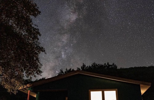 Concan Cottage | Thelma Cottage: Charming & Cozy 2 bedroom 2.6 miles from The Frio River