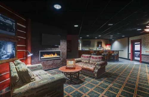 Sioux City Hotel | Theme Suite, Whirlpool, Stoney Creek, 1 King Bed, Fireplace, Pool!