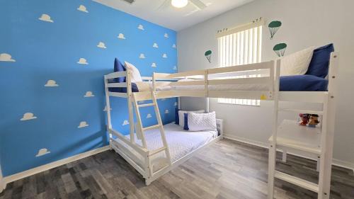 Haines City House | Themed kid bedrooms, 17 miles to Disney and Legoland, private pool, kitchen, wifi, washer, dryer