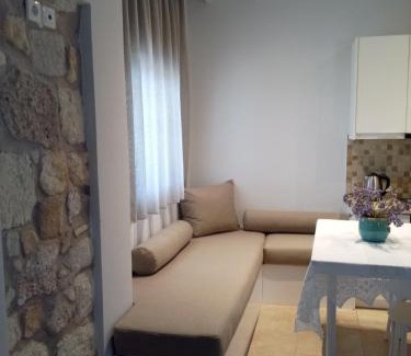 Psathi Apartment | Themonia Kimolos-Agioklima Studio