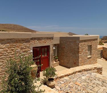 Folegandros Town Hotel | Themonies Luxury Suites