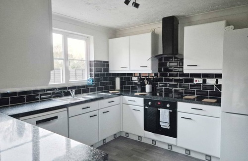 Hopton on Sea House | Theo's Nook - 15 Min Walk to Hopton-On-Sea Beach