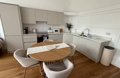 Bath City Centre Apartment | Thermae One - Understated. Elevated. Elegant.