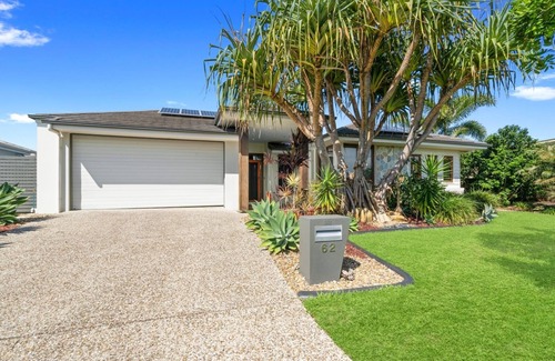 Banksia Beach House | Think Elegant & Luxury