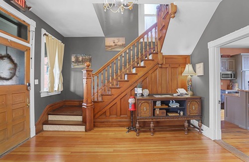 Washington House | Third Floor Bed w/private bath