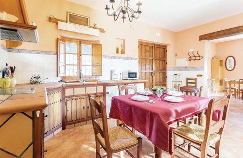 Antequera House | This Andalusian vacation home in the countryside near Antequera, close to the Costa del Sol, is loca