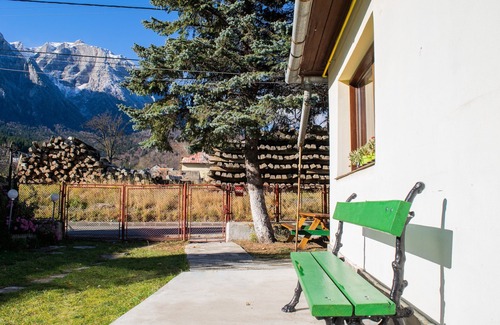 Busteni Apartment | This apartment includes a seating area, a flat-screen TV with games console.