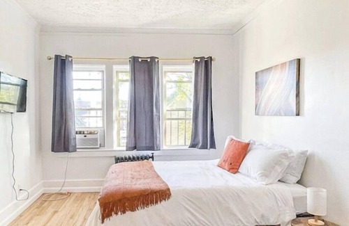 East Avenue Apartment | This apartment is a 0 bedroom(s), 1 bathrooms, located in Rochester, NY.
