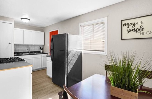 Biggs Field Apartment | This apartment is a 1 bedroom(s), 1 bathrooms, located in El Paso, TX.