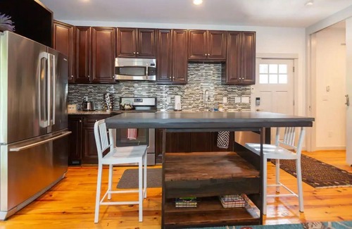 Lake Claire Apartment | This apartment is a 2 bedroom(s), 1 bathrooms, located in Atlanta, GA.