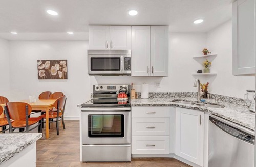 Riverton Apartment | This apartment is a 2 bedroom(s), 1 bathrooms, located in Riverton, UT.