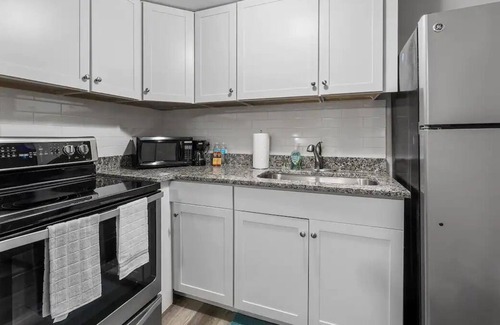 Lakeshore South Apartment | This apartment is a 1 bedroom(s), 1 bathrooms, located in Jacksonville, FL.