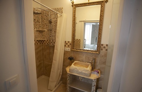 Cuevas Del Almanzora Hotel | This beautiful light and airy room has been adorned with unique decoration