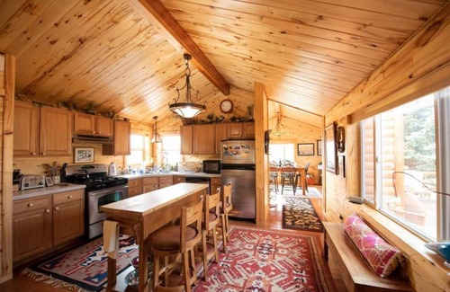 Saddlestring Cabin | This cabin is a 2 bedroom(s), 2 bathrooms, located in Buffalo, WY.