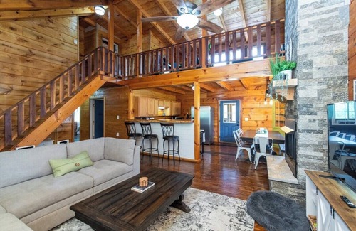 Stanton Cabin | This cabin is a 4 bedroom(s), 2 bathrooms, located in Stanton, KY.