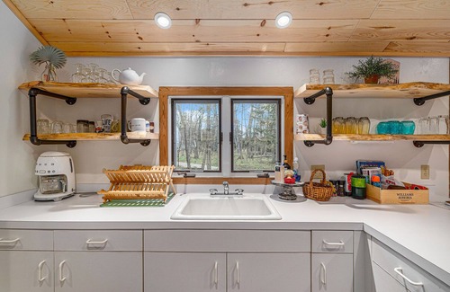 Harbor Springs Cabin | This cabin is a 2 bedroom(s), 1 bathrooms, located in Harbor Springs, MI.