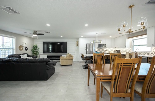 Braden River House | This centrally-located Parrish house has everything you need for a lovely stay!