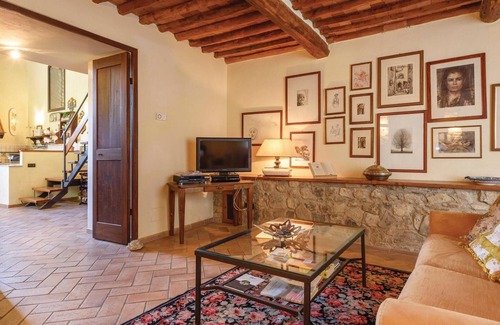 Vaiano House | This characteristic vacation home, surrounded by a large, well-kept fenced garden, is located in the