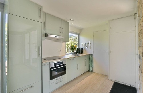 Ouddorp House | This charmingly furnished holiday home is located close to the sea and dunes. Ideal for a stay with a dog.