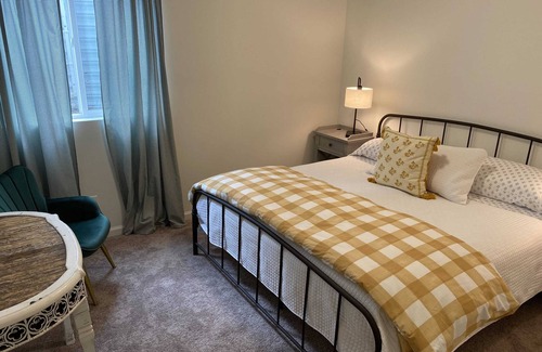 Lakeview Apartment | This Chic Retreat is Your Exclusive Getaway - Pets Too!