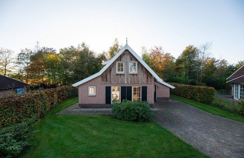 Hoge Hexel House | This comfortable luxury villa is located on vacation park Buitengoed Het Lageveld.