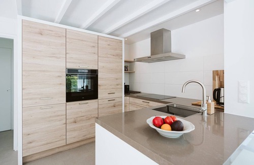 Ouddorp House | This completely renovated, tastefully decorated bungalow (non-smoking) is located within walking distance (1.5 km) of the Ouddorp beach.
