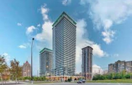 Downtown Mississauga Condo | This cosy 1 Bed/Den unit is nestled in the heart of Mississauga Central Downtown
