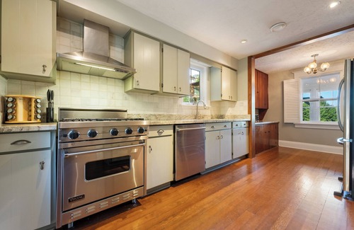 Uxbridge Ski Chalet | This cozy cottage offers a private hot tub, breathtaking forest views, and ultimate tranquillity