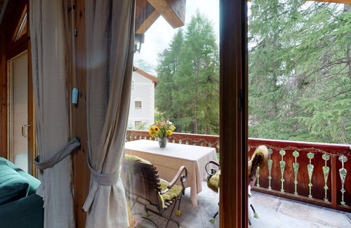 Surlej Apartment | This exclusive duplex apartment right at the slope next to the forest offers app