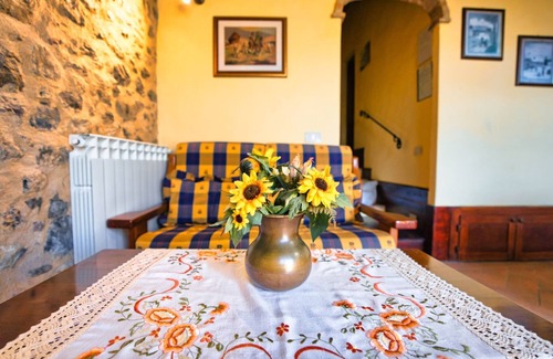 Montalcinello Other | This ground floor house (55 sqm) consists of a living room with fireplace, satellite tv and kitchen