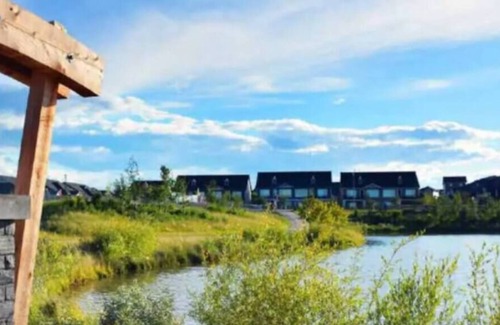 Cochrane Apartment | This guest suite is a 2 bedroom(s), 1 bathrooms, located in Cochrane, AB.