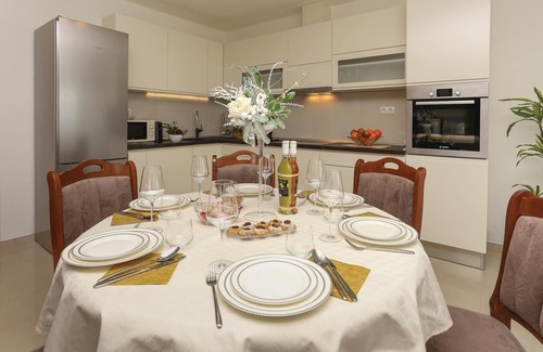Citluk House | This holiday apartment with pool is located in the village of Bjagi, in the Dalmatian countryside.