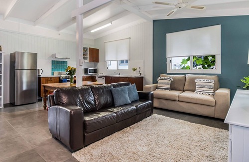 Brooklet Apartment | This holiday cottage is quaint, cosy and blends into the subtropical surrounding