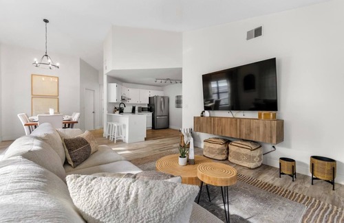 Brandon House | This home has 3 bedrooms with 6 beds and 2 bathrooms making it perfect for 9 guests!
