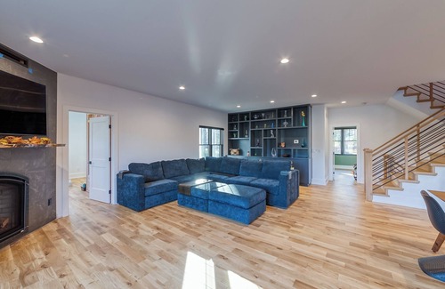 Beverly Hills House | This house has it all! Swimming,, hot tub, sauna, basketball, and movie room!