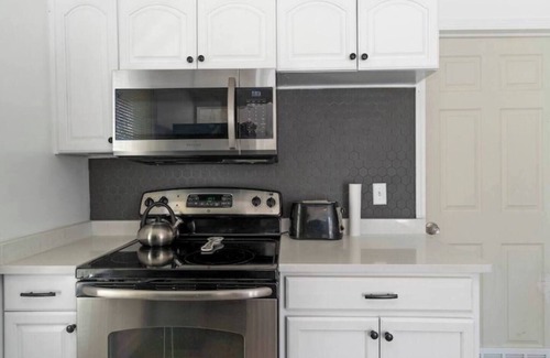 Southfield House | This house is a 2 bedroom(s), 1 bathrooms, located in Southfield, MI.