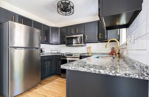 Lexington House | This house is a 2 bedroom(s), 1 bathrooms, located in Lexington, KY.