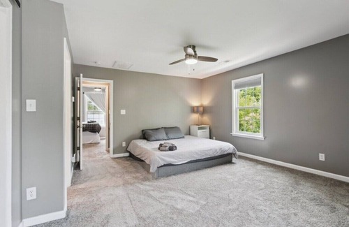 Buckroe Beach House | This house is a 2 bedroom(s), 2 bathrooms, located in Hampton, VA.