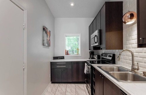 Southmoreland House | This house is a 2 bedroom(s), 2 bathrooms, located in Kansas City, MO.
