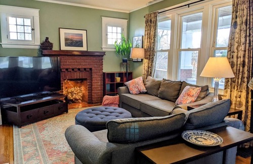 Roselawn Finance House | This house is a 3 bedroom(s), 1 bathrooms, located in Cincinnati, OH.
