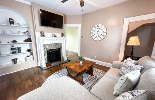 Winchester House | This house is a 3 bedroom(s), 2 bathrooms, located in Winchester, KY.