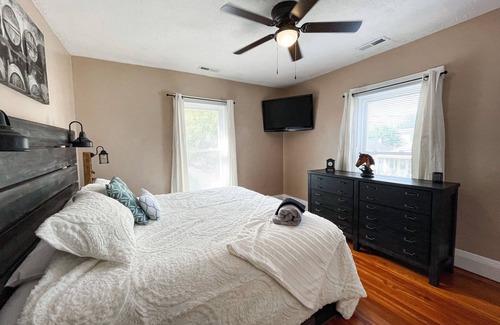 Winchester House | This house is a 3 bedroom(s), 2 bathrooms, located in Winchester, KY.