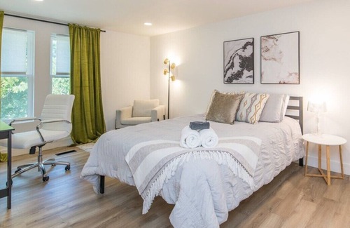 Lexington House | This house is a 3 bedroom(s), 2 bathrooms, located in Lexington, KY.