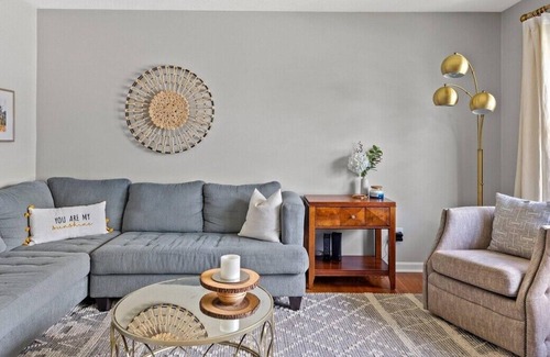 Lexington House | This house is a 3 bedroom(s), 2 bathrooms, located in Lexington, KY.
