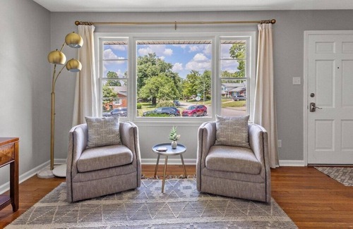 Lexington House | This house is a 3 bedroom(s), 2 bathrooms, located in Lexington, KY.