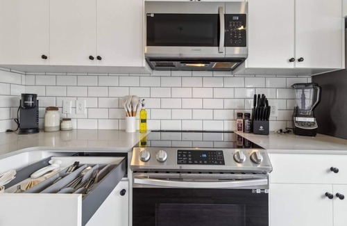 Southwest Edmonton House | This house is a 3 bedroom(s), 2.5 bathrooms, located in Edmonton, AB.