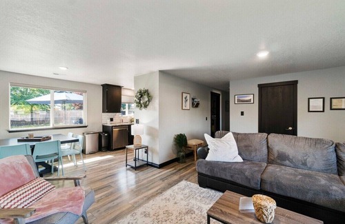 Enumclaw House | This house is a 3 bedroom(s), 1 bathrooms, located in Enumclaw, WA.