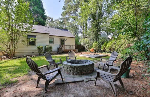 Peachtree Park House | This house is a 3 bedroom(s), 2 bathrooms, located in Atlanta, GA.