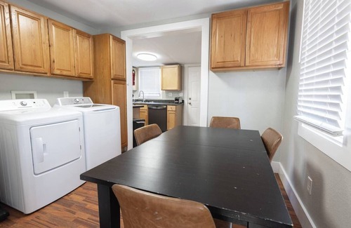 Independence House | This house is a 3 bedroom(s), 1 bathrooms, located in Independence, MO.