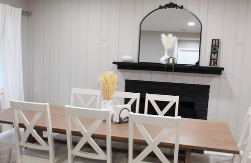 North Springfield House | This house is a 4 bedroom(s), 2.5 bathrooms, located in Springfield, VA.